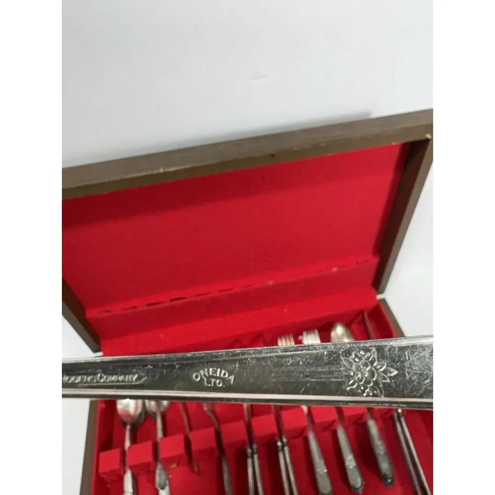 32 Piece Oneida S.L.& G.H.ROGERS CO SILVER Plate‎ Set W/Case & Certificate READ*
